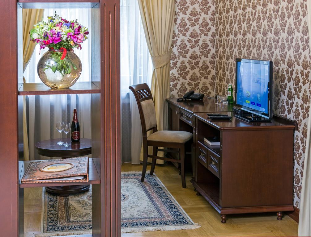 Villa Stanislavskyi Hotel Lviv Exterior photo